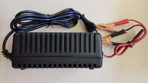 Battery Chargers: 12V Intelligent Pulse Battery Charger 7~70AH. Heavy Duty. Collections Are Allowed.