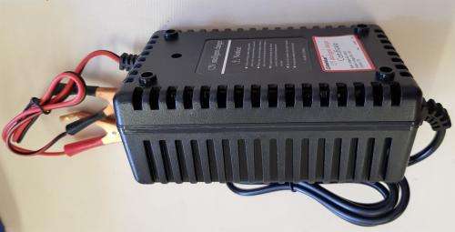 Battery Chargers: 12V Intelligent Pulse Battery Charger 7~70AH. Heavy Duty. Collections Are Allowed.