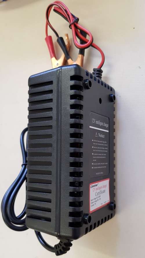 Battery Chargers: 12V Intelligent Pulse Battery Charger 7~70AH. Heavy Duty. Collections Are Allowed.
