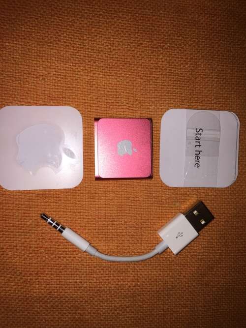 Original Apple iPod shuffle 2GB - Red - In Box with iPhone earpods