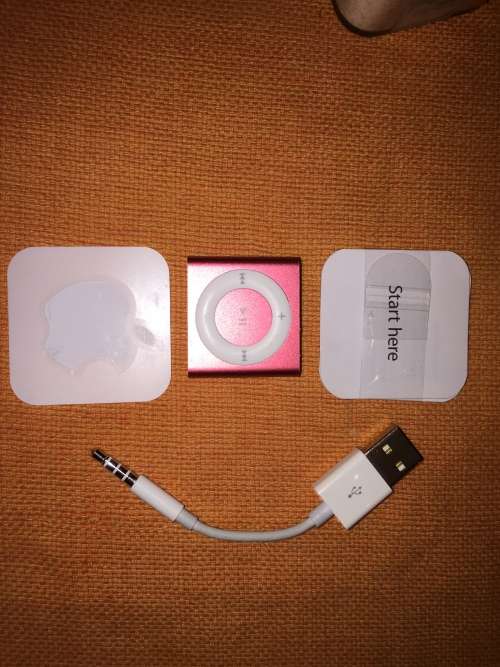 Original Apple iPod shuffle 2GB - Red - In Box with iPhone earpods
