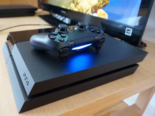 Play Station 4 - 500GB - Excellent Condition in Box with All Cables and Original Controller