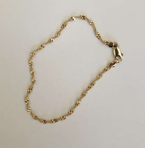Twisted gold bracelet