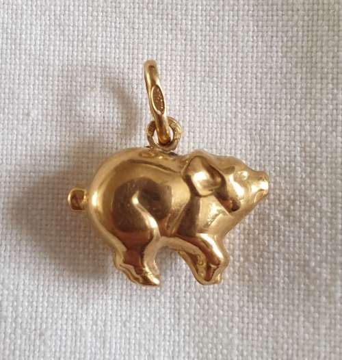 **Genuine 18 ct gold charm ** Pig