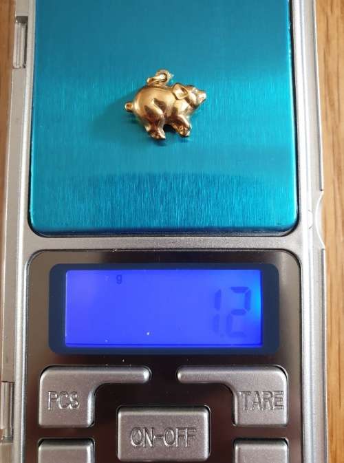 **Genuine 18 ct gold charm ** Pig