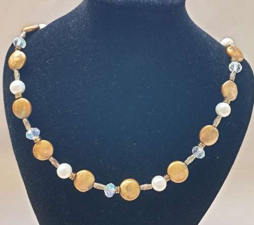 * NEW* Stunning fresh water pearl necklace