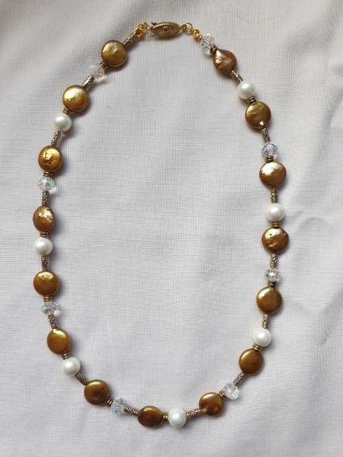 * NEW* Stunning fresh water pearl necklace