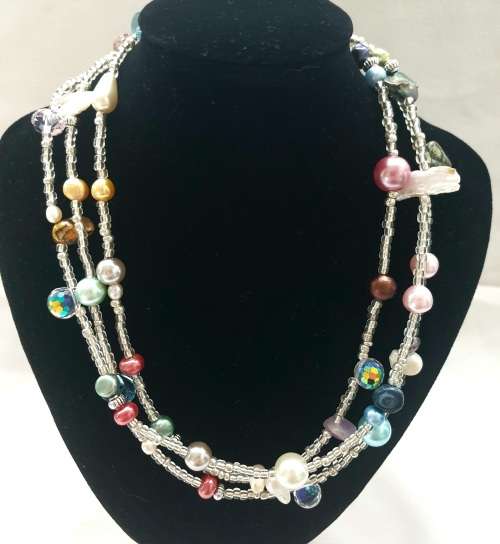 **NEW &EXCLUSIVE ** crystal and pearl necklace