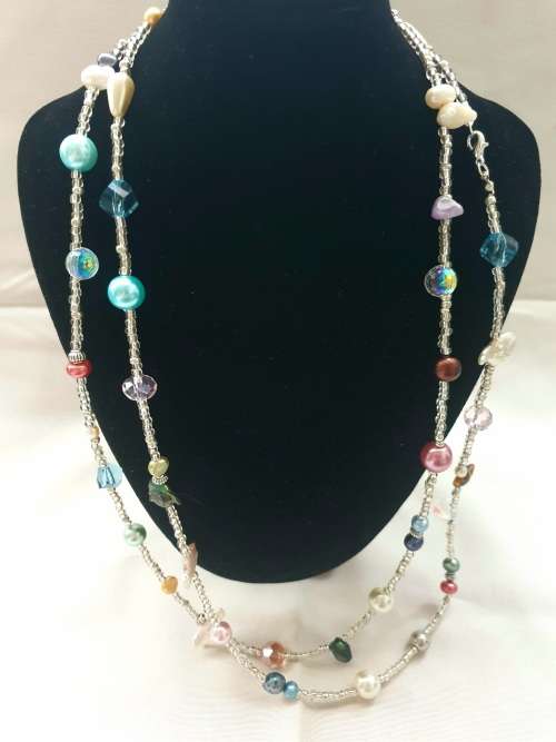 **NEW &EXCLUSIVE ** crystal and pearl necklace