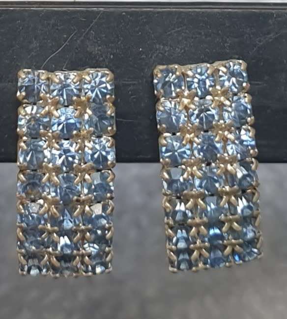 ** NEW ** Crystal earrings blue