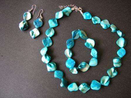Shell necklace, bracelet and earring set - 3 in 1!