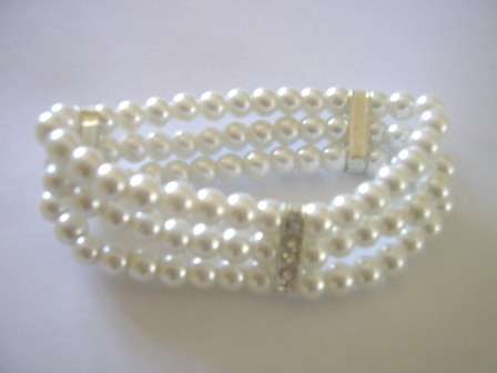 Triple strand white pearl bracelet