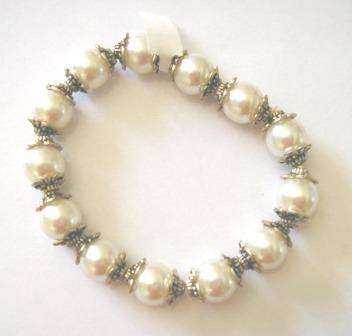 Glass pearl bracelet