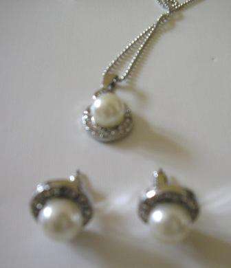 Pearl and crystal neckalce and earring set