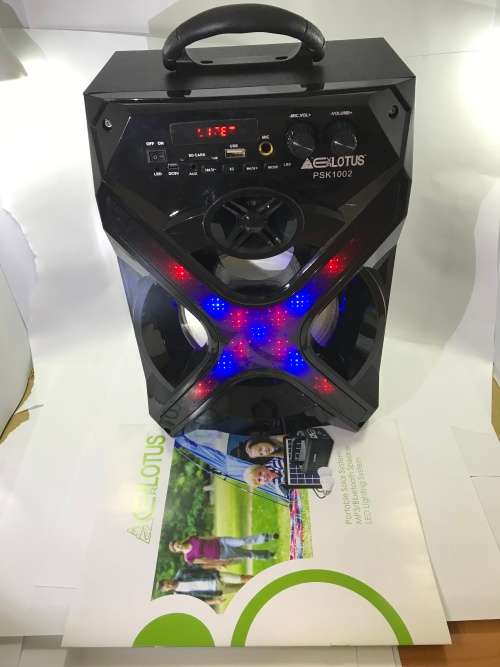 Everlotus Bluetooth/USB/AUX/Mic Input/Flashing LED SPEAKER (DEMO UNIT)
