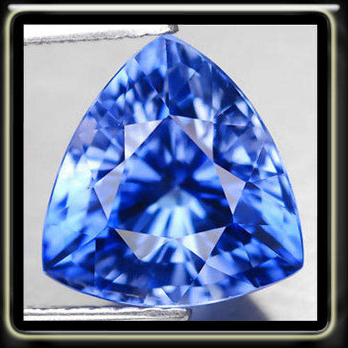 4.95CT LIVELY CEYLON BLUE SAPPHIRE PERFECTLY CALIBRATED IN A TRILLIANT GEMSTONE
