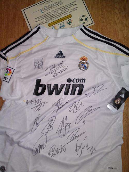 REAL MADRID SHIRT SIGNED BY  SQUAD-BRAND NEW WITH TAGS+COA