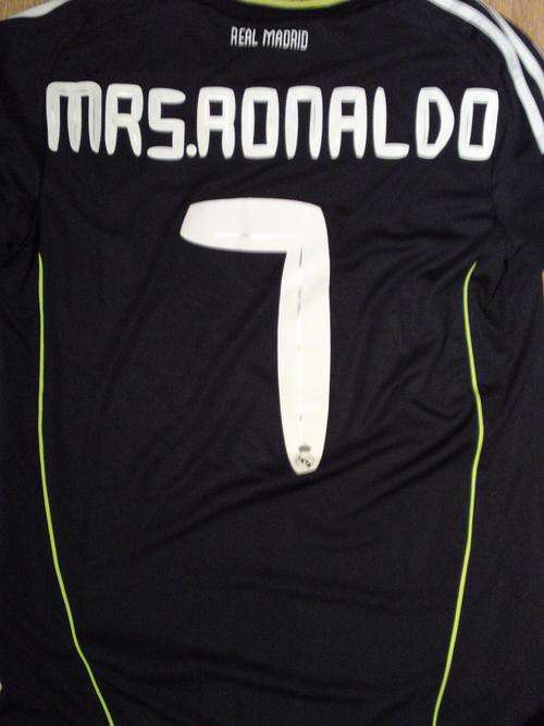 REAL MADRID KIT ***MRS RONALDO*** MEDIUM CRAZZZY SPECIAL