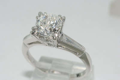 R180000 - GORGEOUS 1.32CT PLATINUM 3-STONE DIAMOND ENGAGEMENT RING!