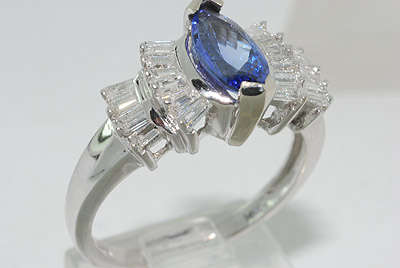 R47211 - GORGEOUS 1.47CT MARQUISE CUT TANZANITE & DIAMOND RING