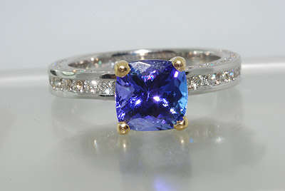 R87698 - 3.70CT "AAA" 18K TANZANITE & DIAMOND RING