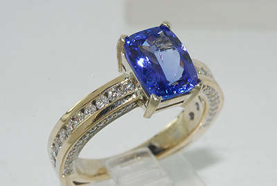 R87100  - 3.91CT "AAA" TANZANITE & DIAMOND RING 18K VS