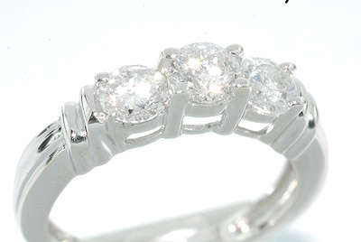 GORGEOUS 1.20CT DIAMOND ROUND CUT 3-STONE ENGAGEMENT RING