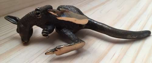 BRONZE KANGEROO FIGURINE DESIGNED AND SIGNED BY S.A. ARTIST PETE SMIT