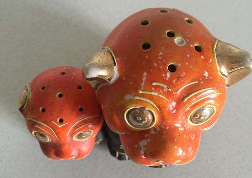 Delightful old cruet cat and dog set