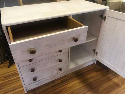 Chest of drawers / baby compactum