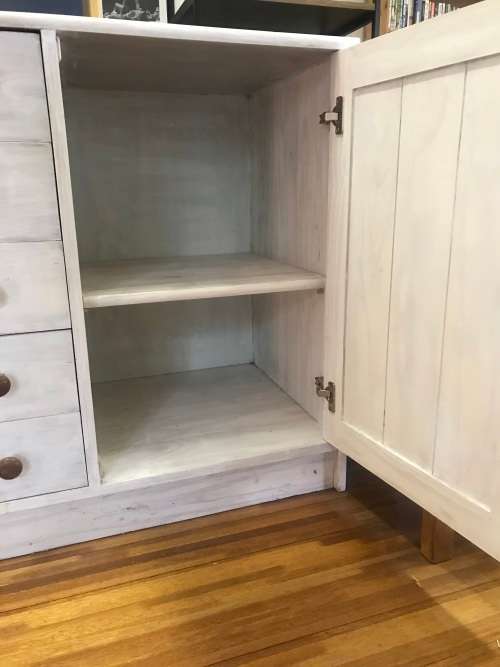 Chest of drawers / baby compactum