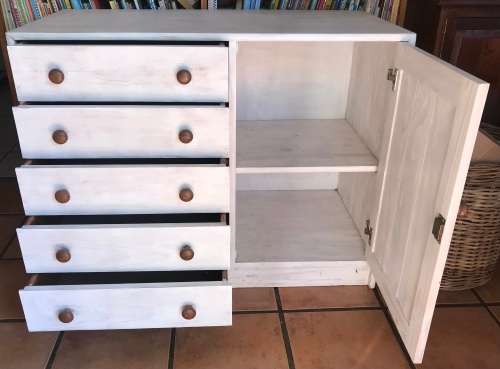Chest of drawers / baby compactum