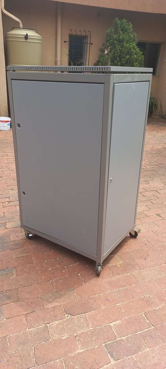 Server / Network Cabinet