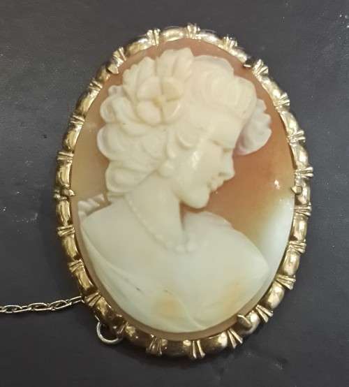 9ct gold Cameo