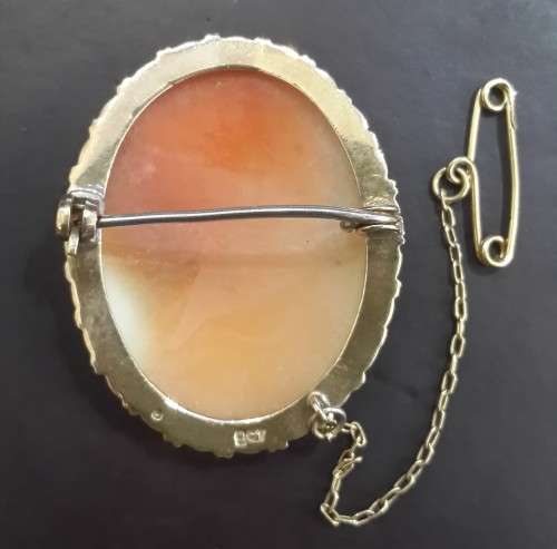9ct gold Cameo