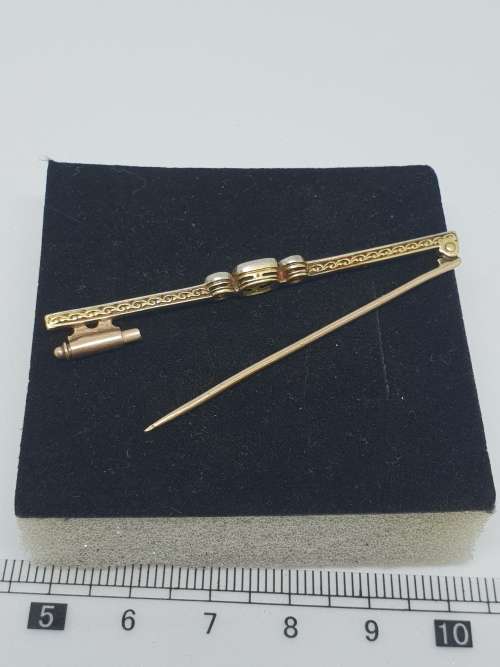 Beautiful Gold and Diamond tie pin \ bar brooch