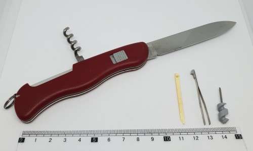 Collection of 5 pocket knives ( Opinel x 2, Victorinox x 2, Kershaw x 1)