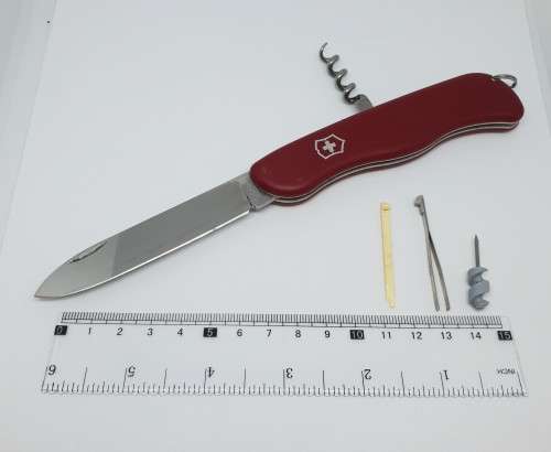 Collection of 5 pocket knives ( Opinel x 2, Victorinox x 2, Kershaw x 1)