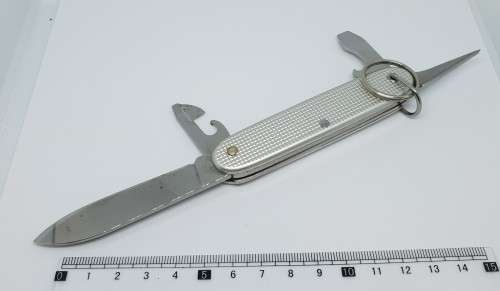 Collection of 5 pocket knives ( Opinel x 2, Victorinox x 2, Kershaw x 1)