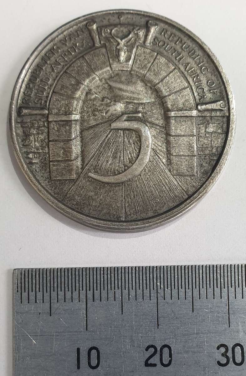 5TH ANNIVERSARY OF THE REPUBLIC: JOHANNESBURG MEDALLION