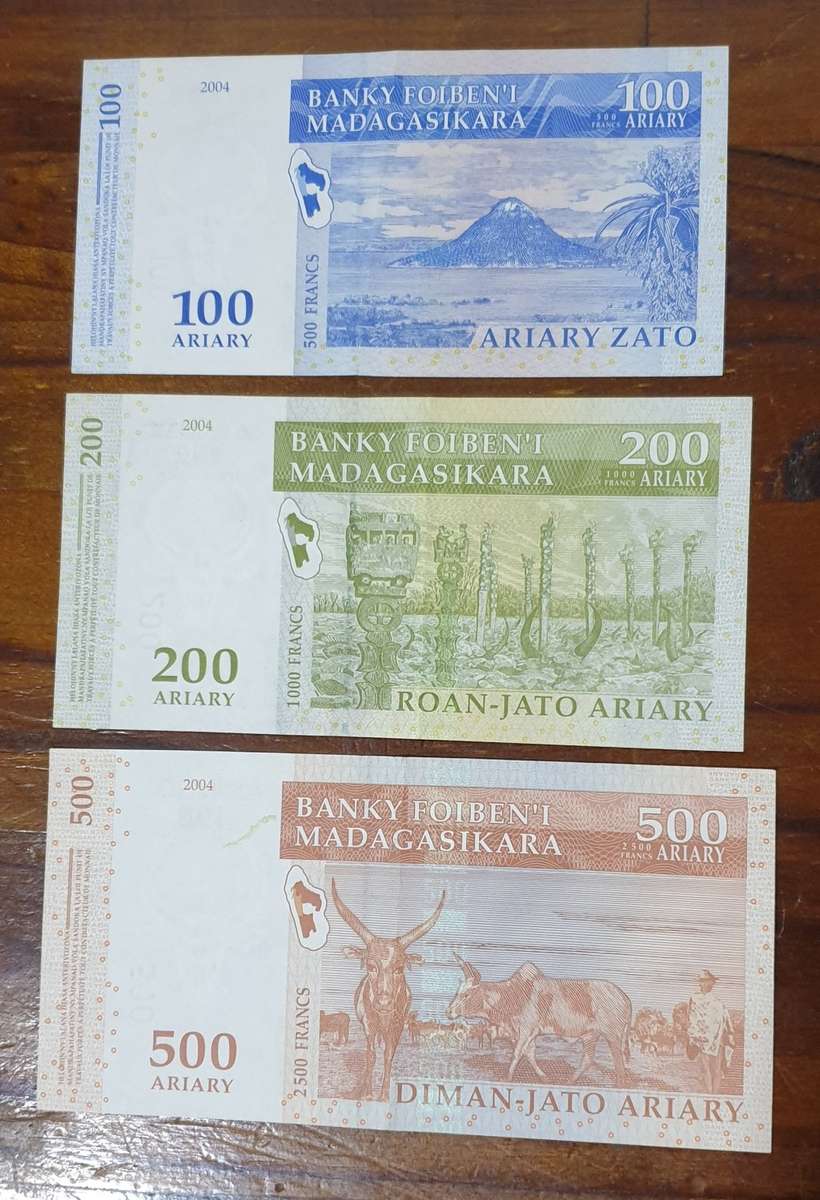 LOT OF UNC AFRICA BANK NOTES (TOTAL OF 12)