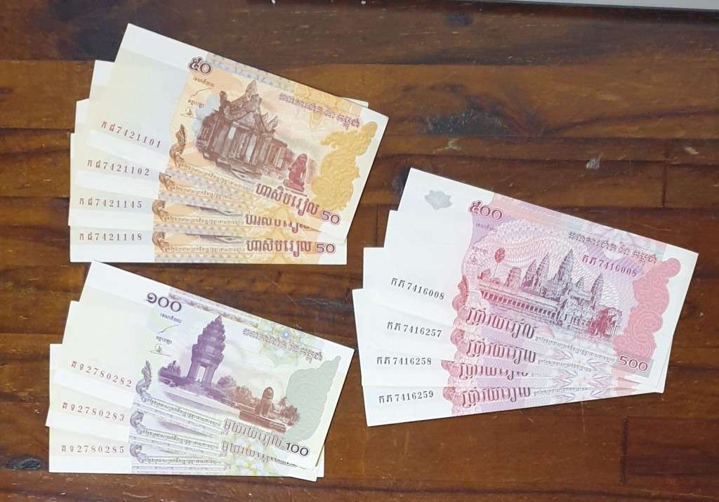 LOT UNC SOUTHEAST ASIA BANK NOTES (TOTAL 11 NOTES - CAMBODIA 2001-2004)