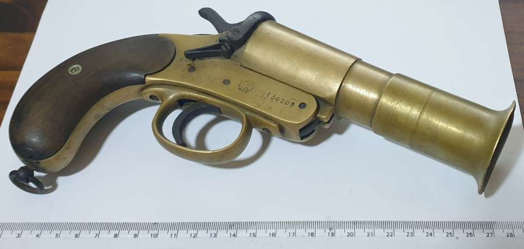 WW1 WEBLEY AND SCOTT BRASS FLARE GUN - WEIGHT 1.255kg