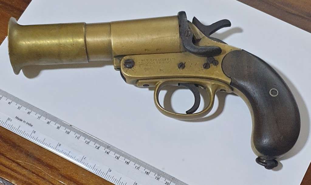WW1 WEBLEY AND SCOTT BRASS FLARE GUN - WEIGHT 1.255kg