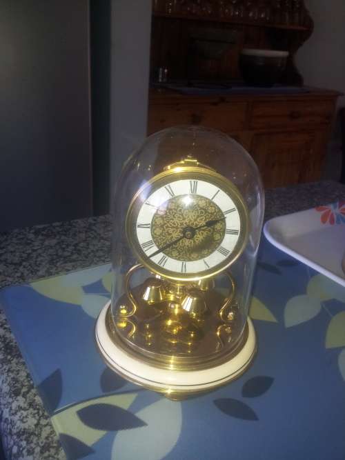 'N PRAGTIGE OORSPRONKLIKE DUITSE KLOK IN 100% WERKENDE TOESTAND POST 1950