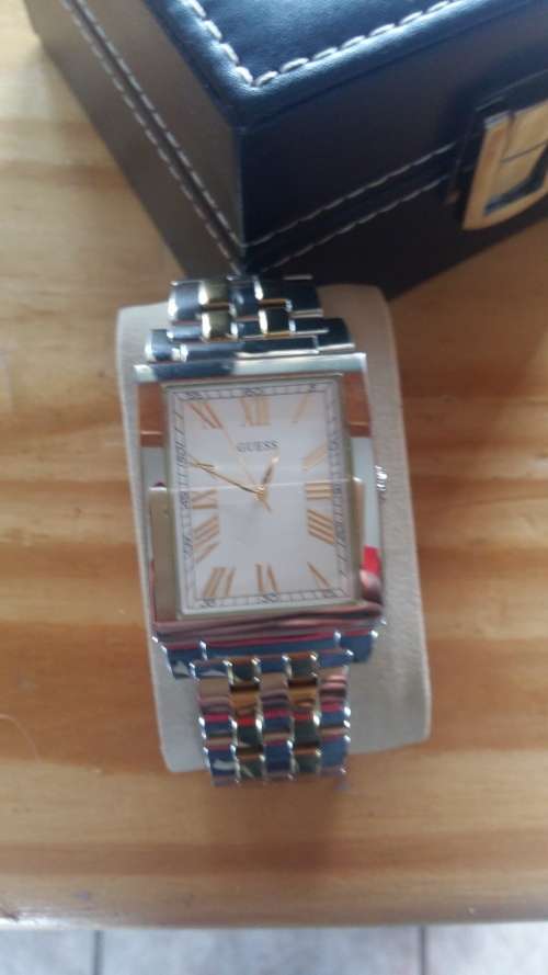 BRAND NEW MENS AUTHENTHIC GUESS WATCH