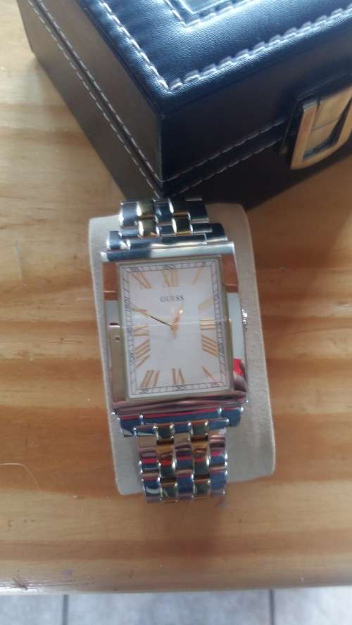 BRAND NEW MENS AUTHENTHIC GUESS WATCH