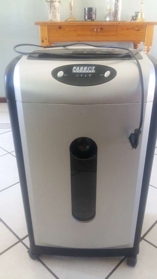 PARROT PAPER SHREDDER MASJIEN IN PUIK TOESTAND