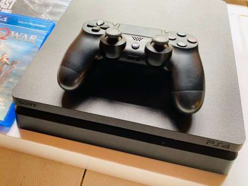 Sony Playstation 4 - 500GB Console Bundle with 3 games included