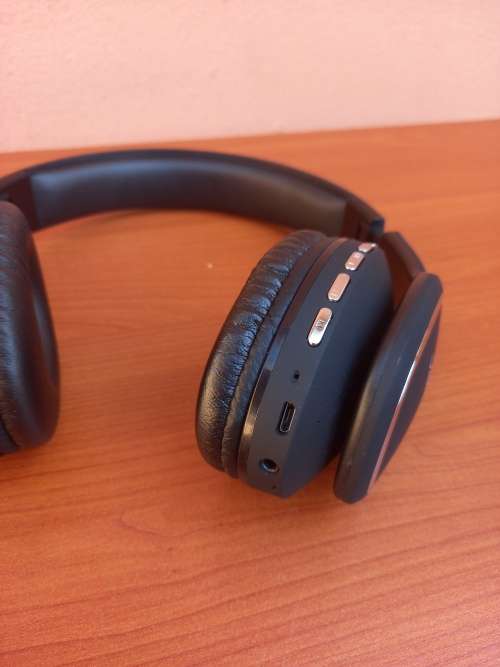 Insane Bass Headphones | Skullcandy and Volkano | Bluetooth Headphones